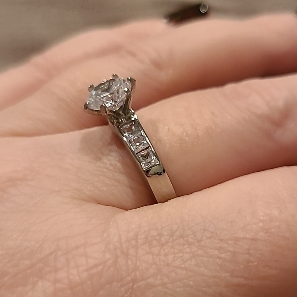 Cubic zirconia stainless steel flat rounded top band ring - Picture 3 of 9